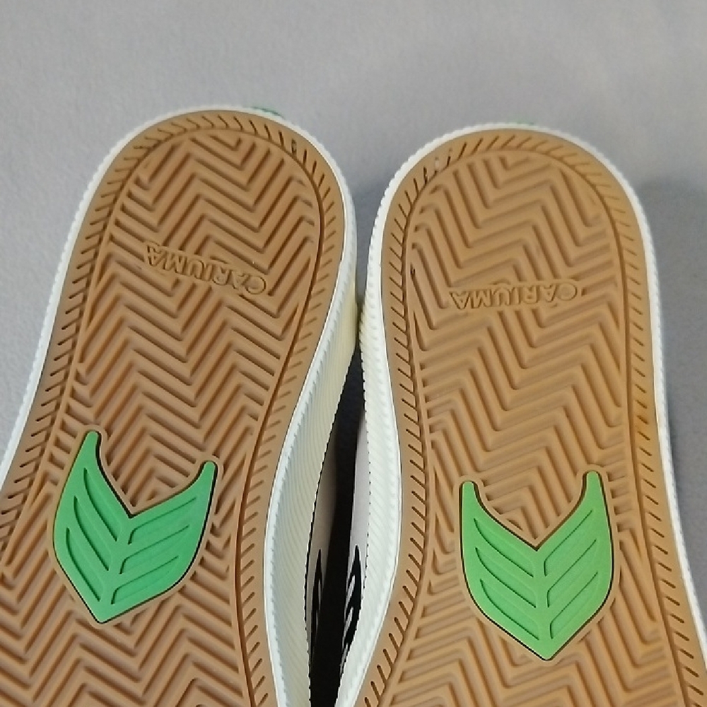Cariuma White Sneakers Versatile Canvas Design, Excellent For Skate. - Picture 6 of 9